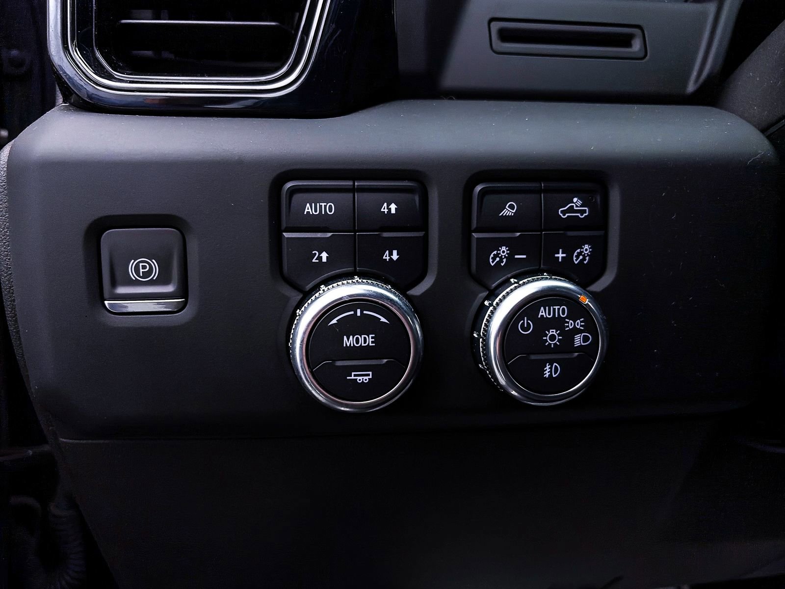 Used 2022 GMC Sierra 1500 AT4 w/ AT4 Premium Package AWD/4WD image 5