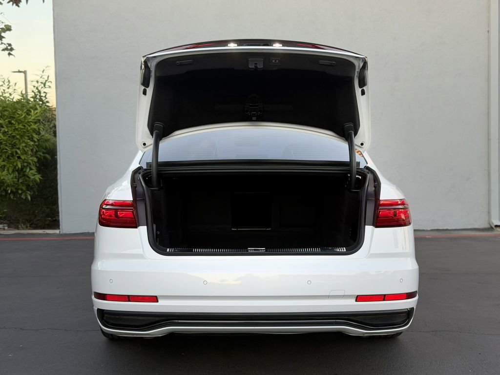 Used 2022 Audi A8 L 3.0T image 11