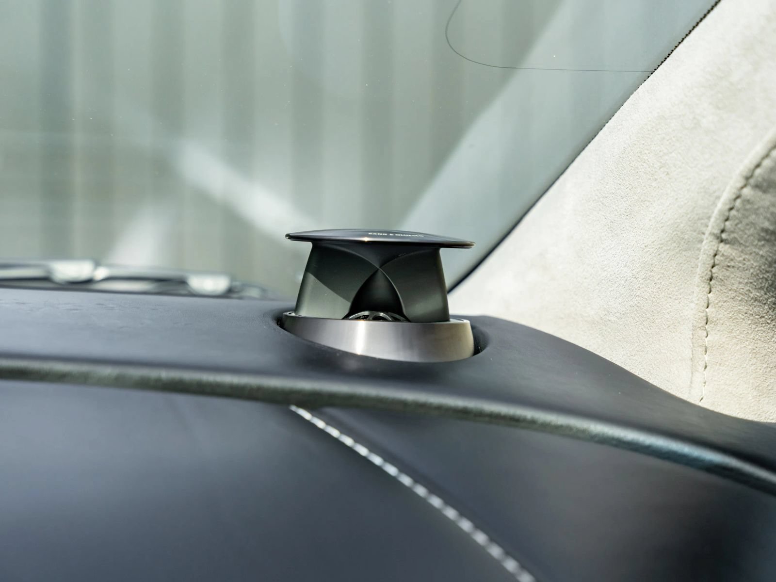 Used 2011 Aston Martin V8 Vantage Coupe RWD image 18