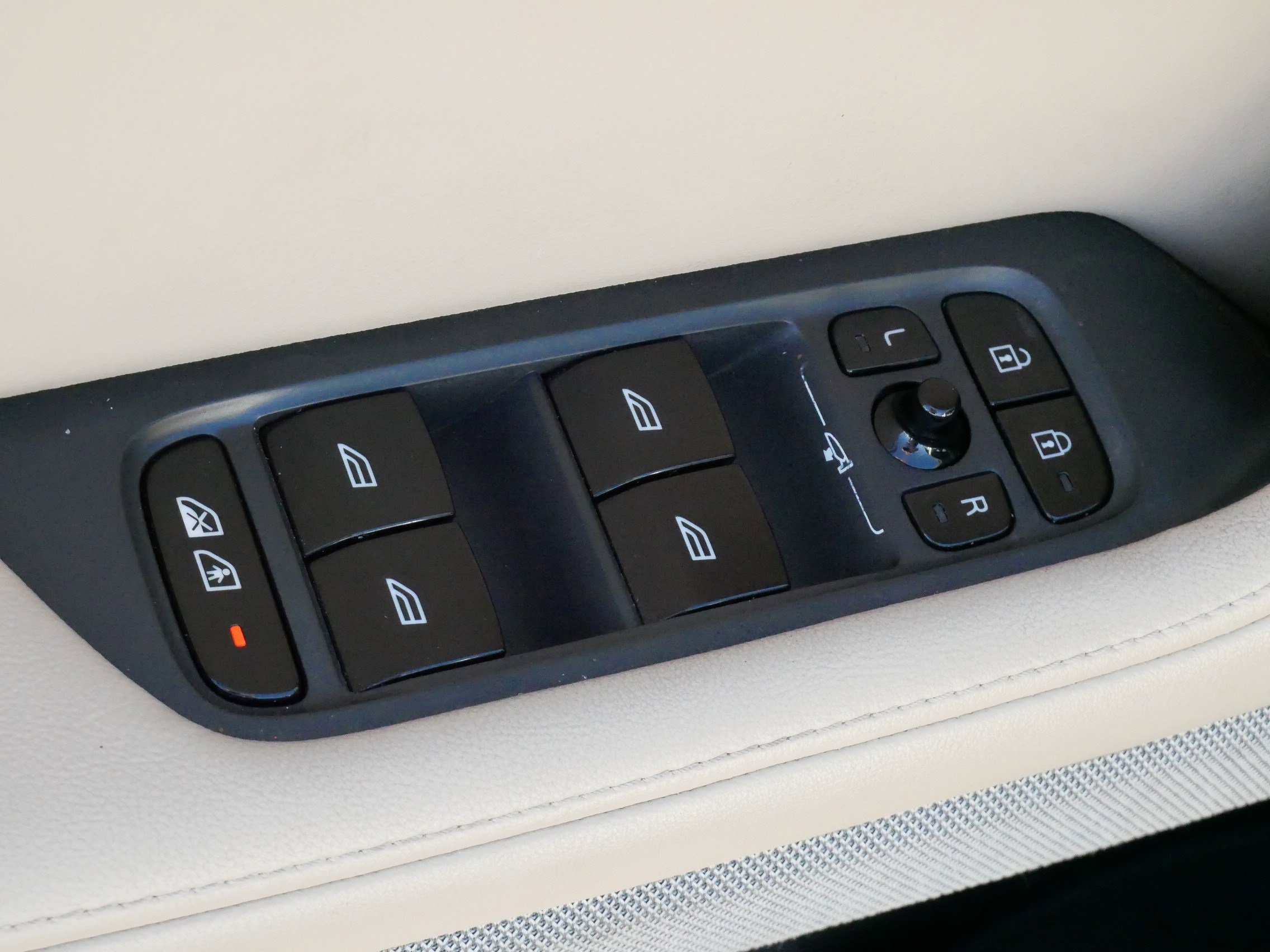 Used 2022 Polestar Polestar 2 w/ Plus Package image 19