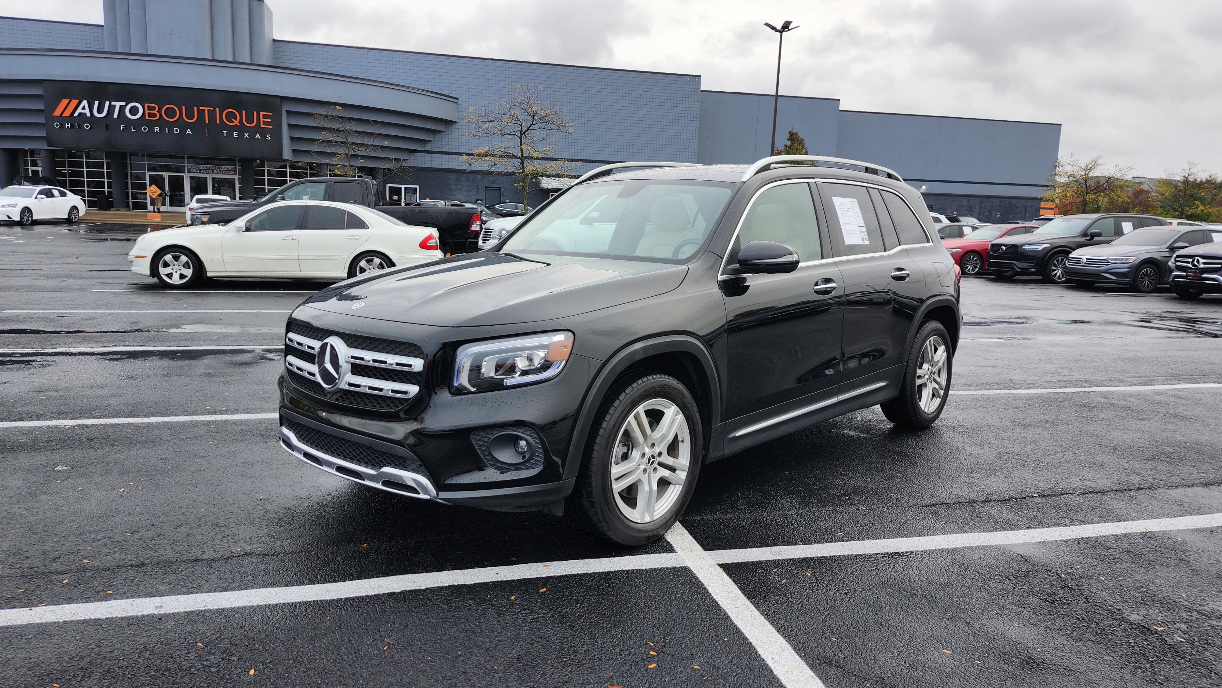 Used 2020 Mercedes-Benz GLB 250 w/ Premium Package image 5