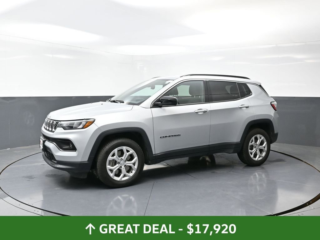 Used 2024 Jeep Compass Latitude image 11