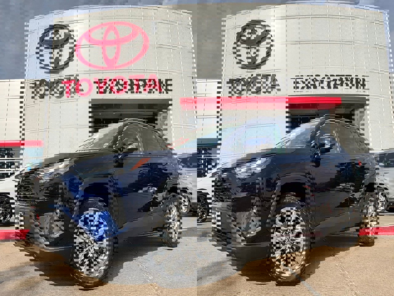 Used 2024 Toyota RAV4 XLE Premium image 2