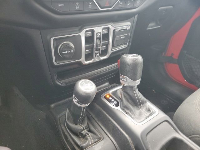 Used 2018 Jeep Wrangler Unlimited Sahara image 7