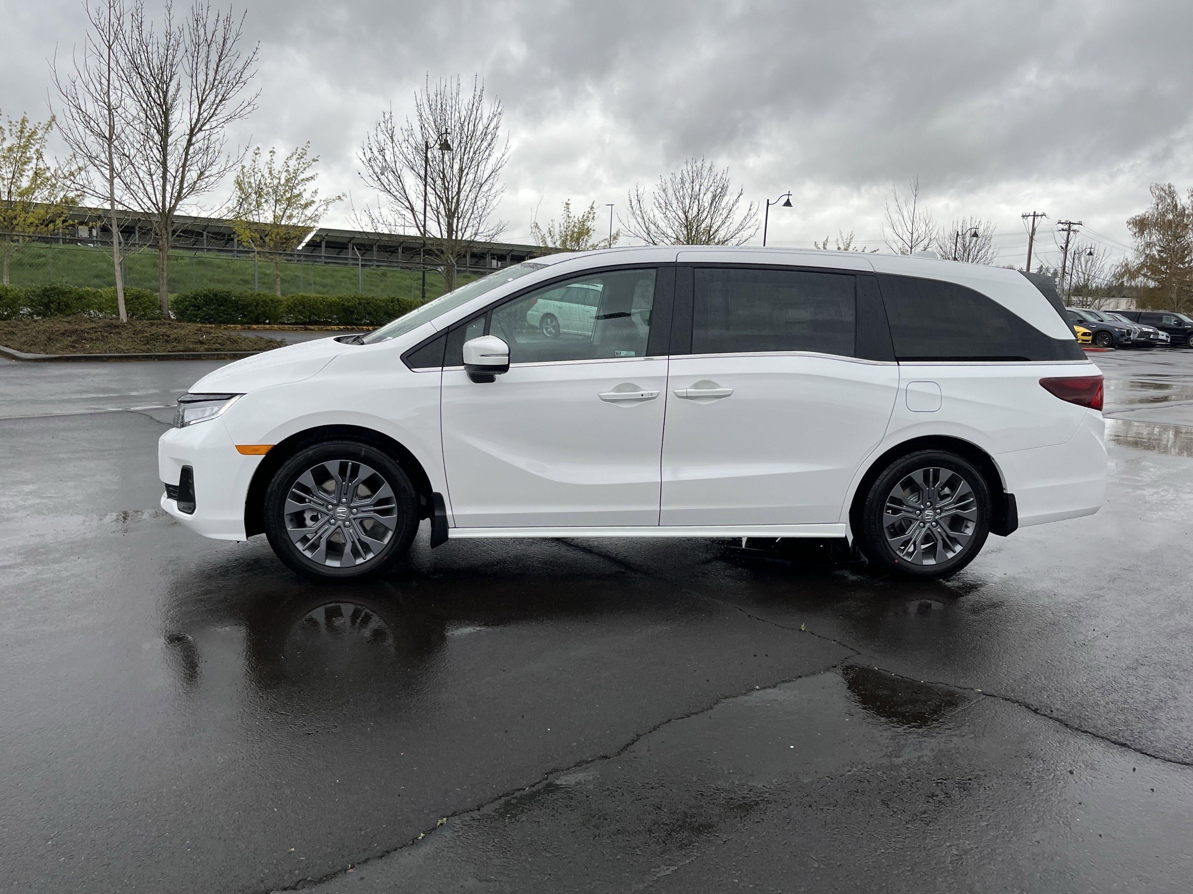 New 2026 Honda Odyssey Touring image 3