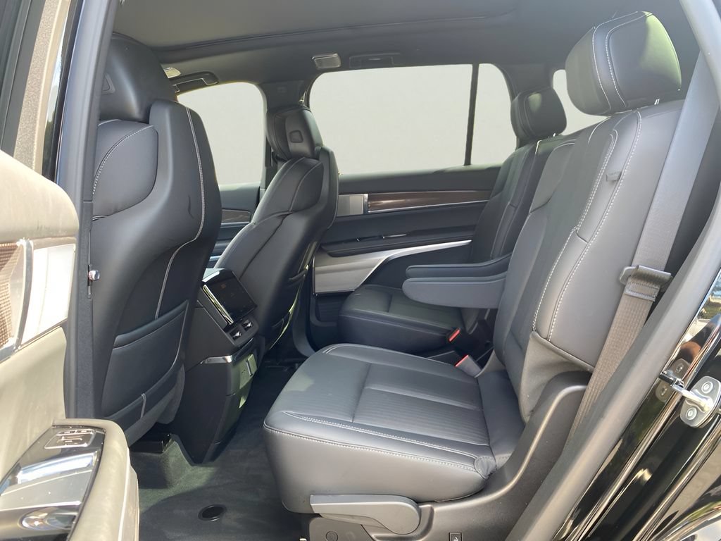 Used 2026 Cadillac Vistiq Sport w/ LPO, Floor Liner Package AWD/4WD image 15