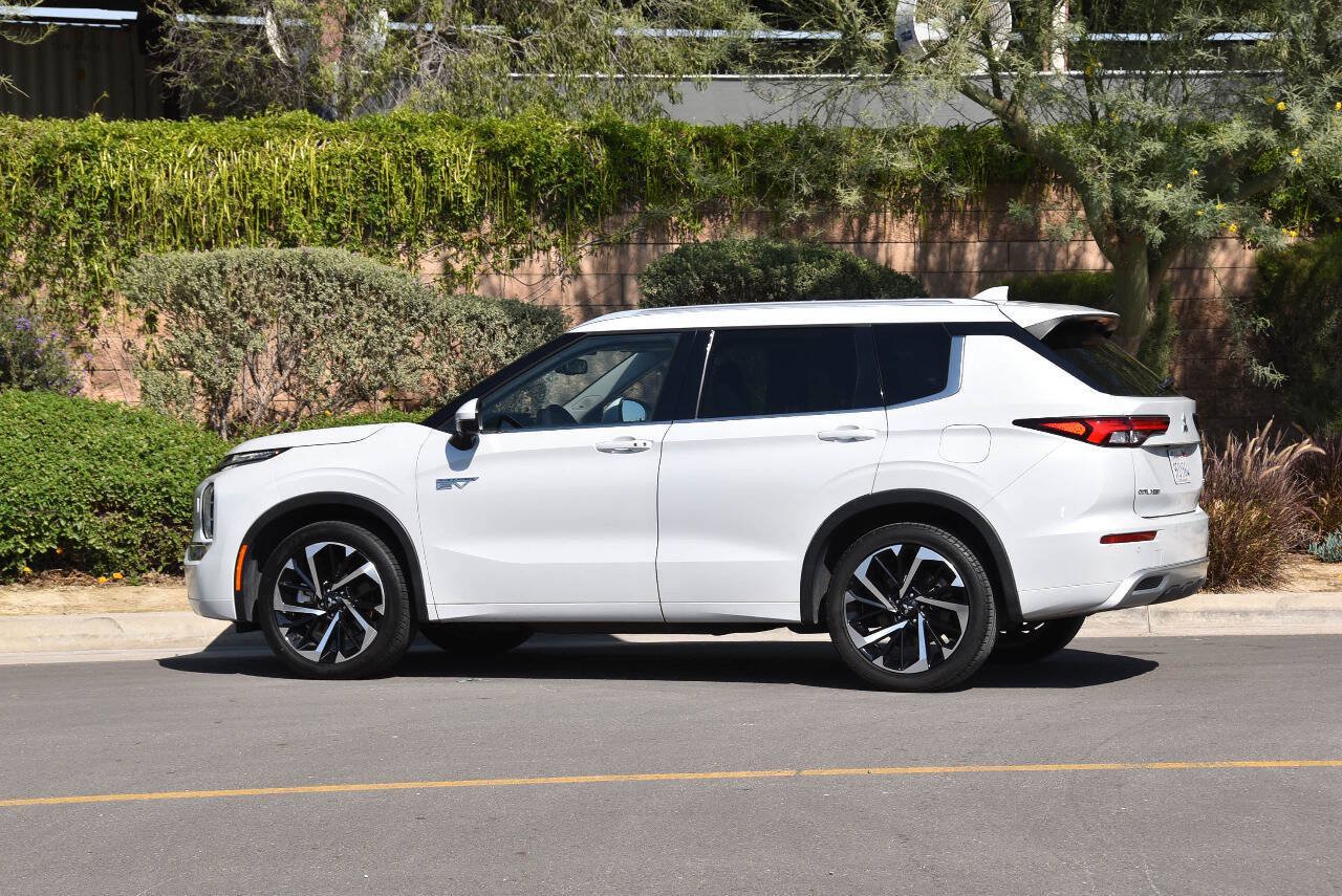 Used 2023 Mitsubishi Outlander SEL AWD/4WD image 31