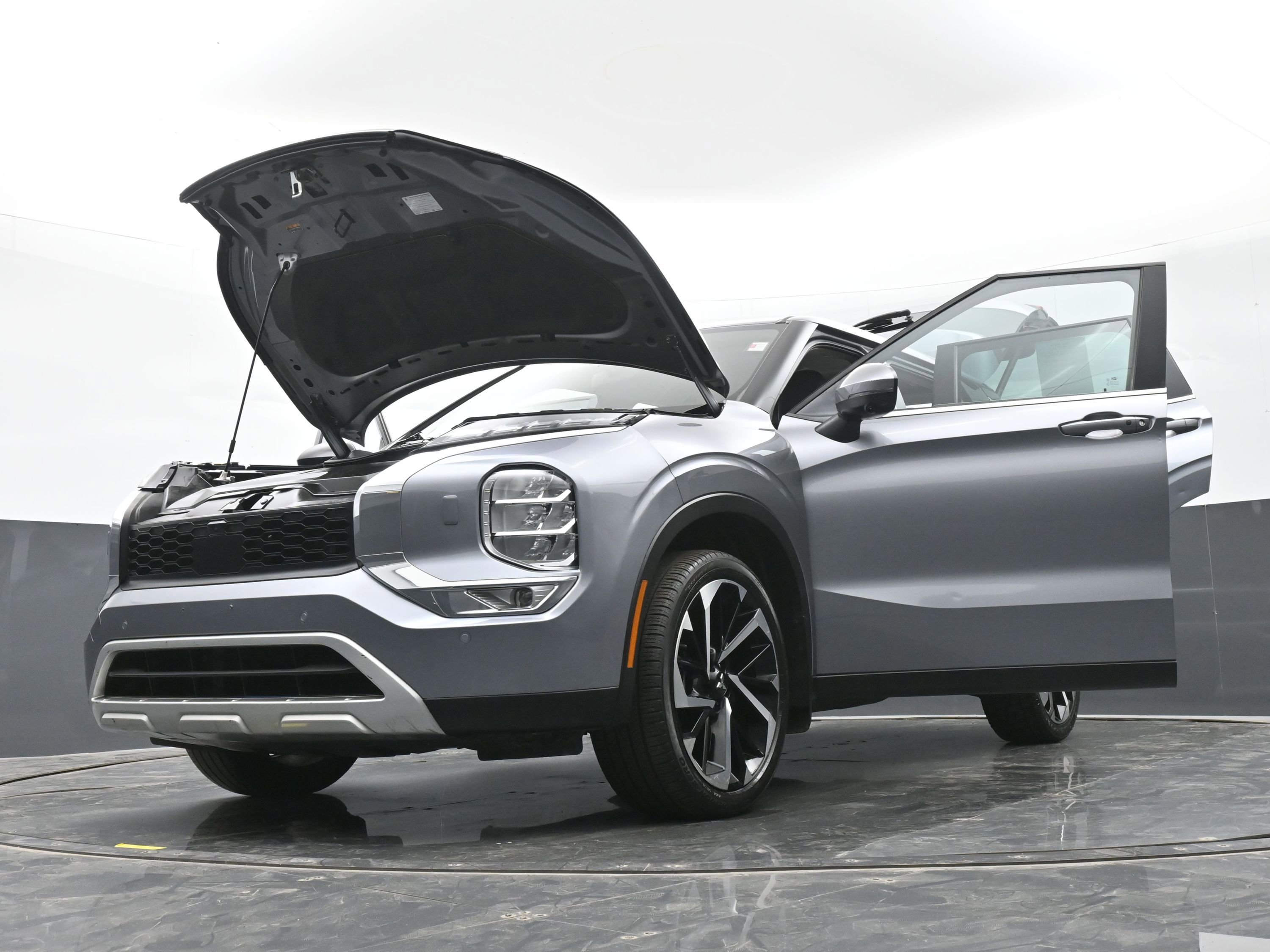 Used 2023 Mitsubishi Outlander SE image 51