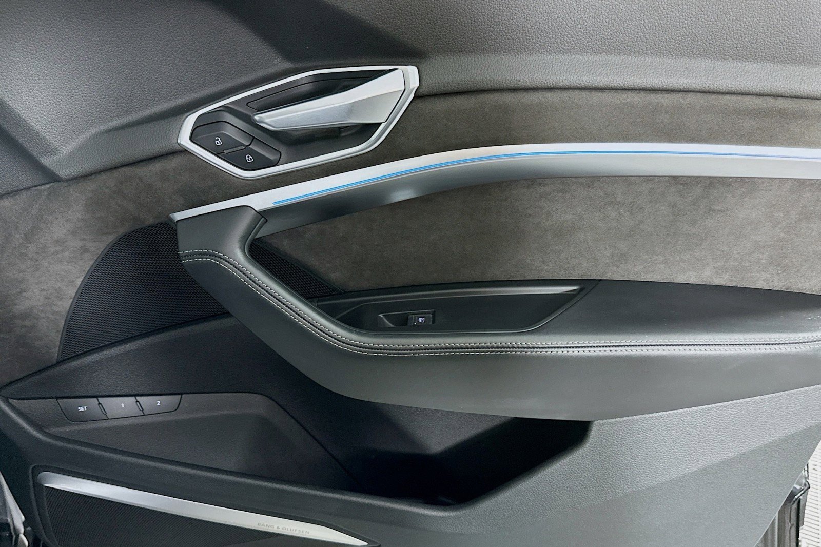 Used 2019 Audi e-tron Prestige w/ Prestige Package image 23