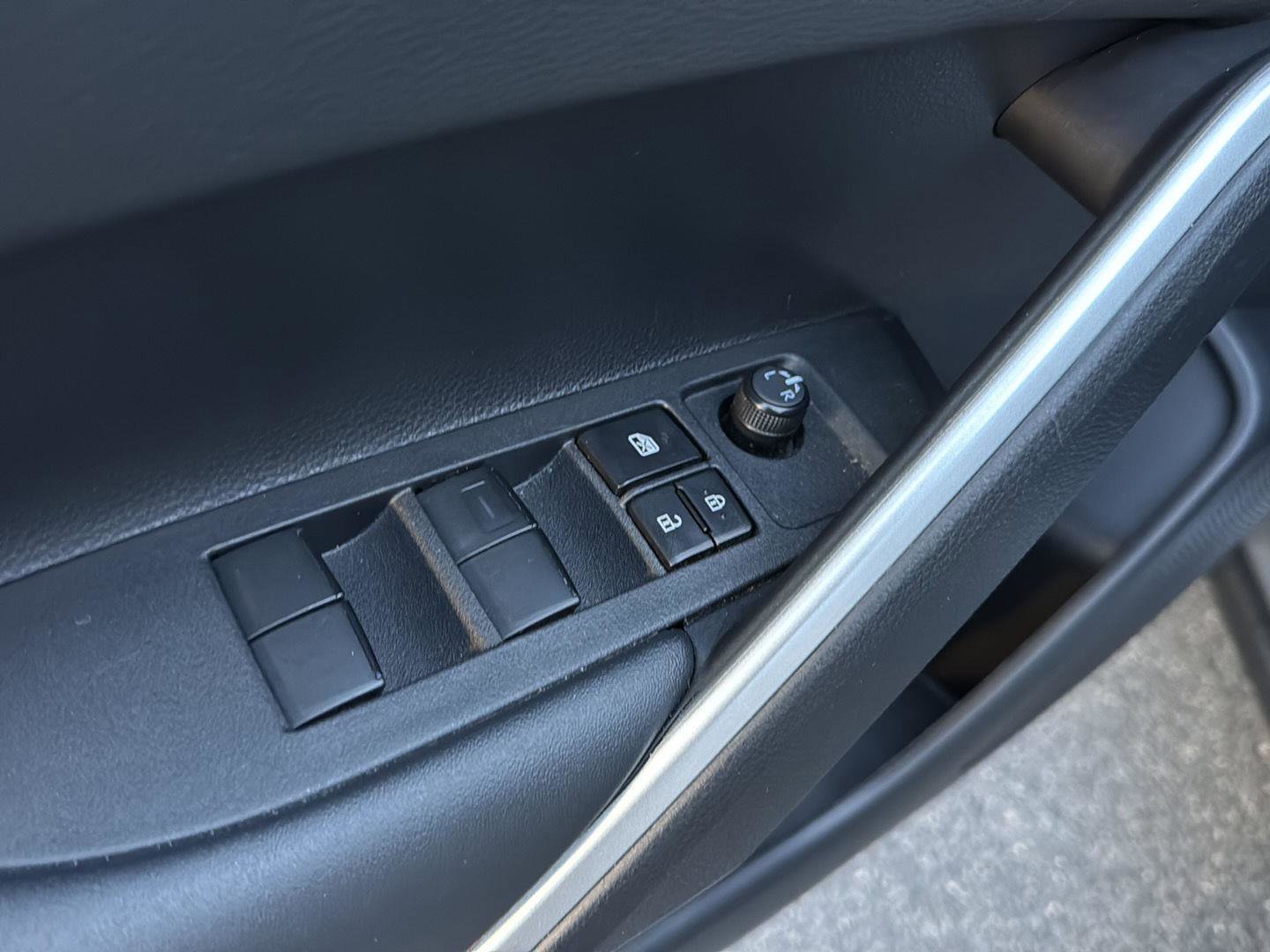 Certified 2025 Toyota Corolla Cross XLE image 29