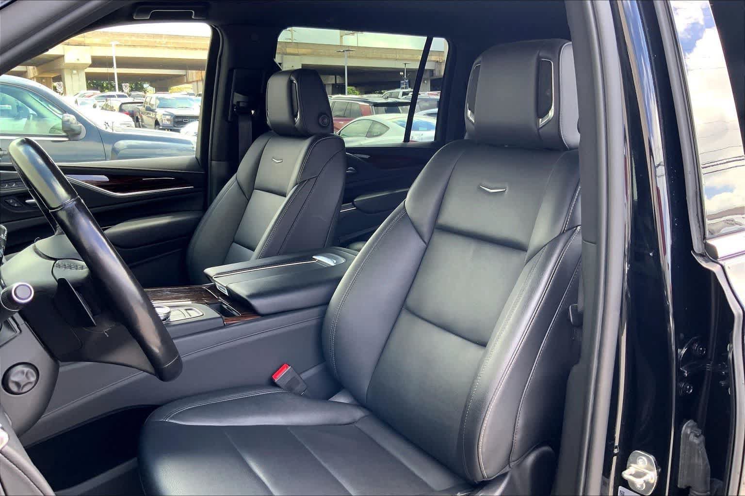 Used 2023 Cadillac Escalade ESV Luxury RWD image 11
