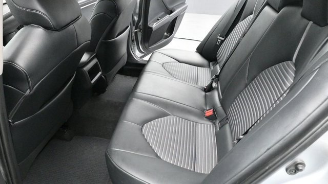 Used 2019 Toyota Camry SE FWD image 18