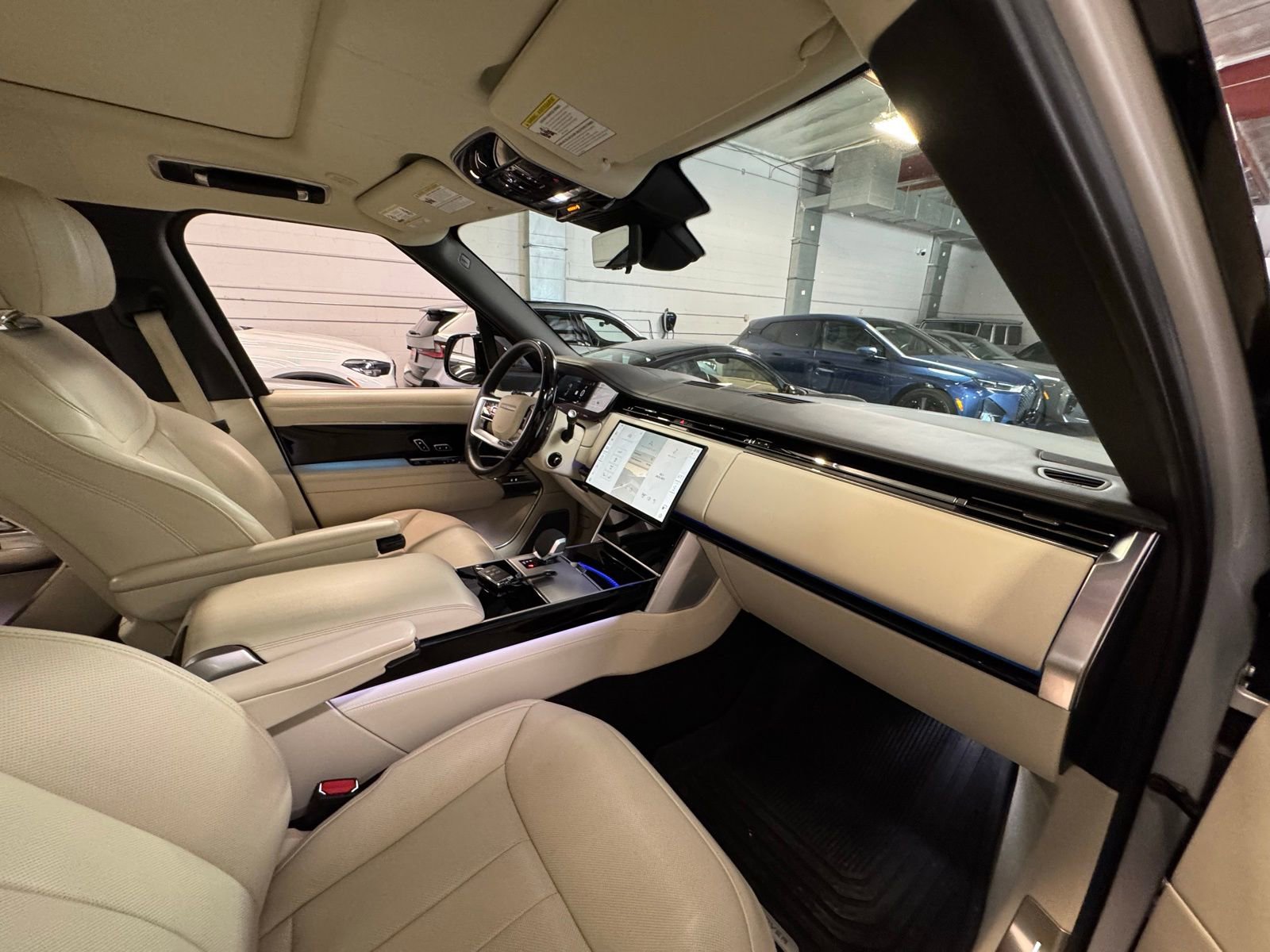 Used 2025 Land Rover Range Rover Long Wheelbase Autobiography image 26