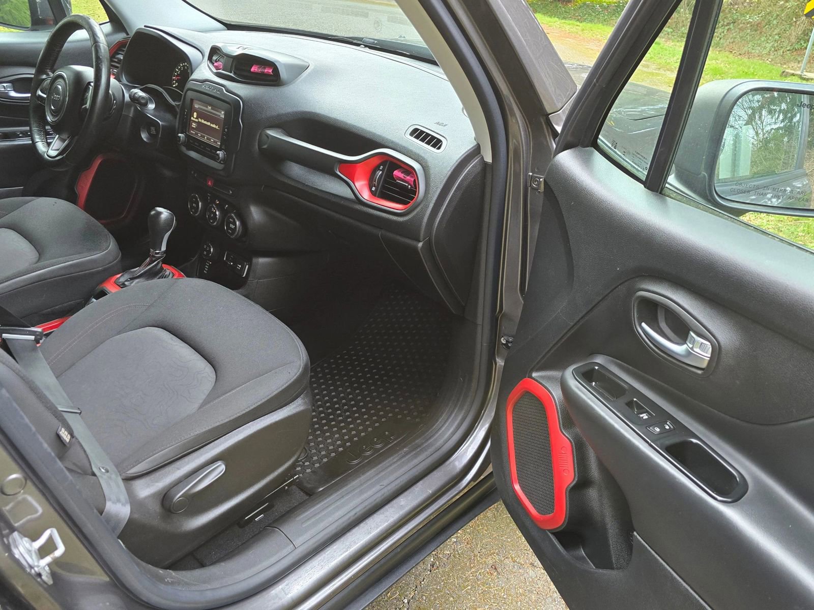 Used 2016 Jeep Renegade Trailhawk AWD/4WD image 13