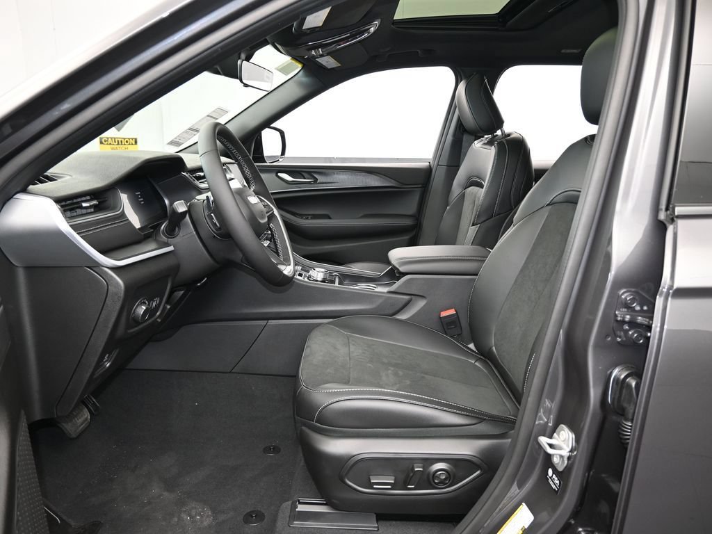 New 2025 Jeep Grand Cherokee Altitude AWD/4WD image 11