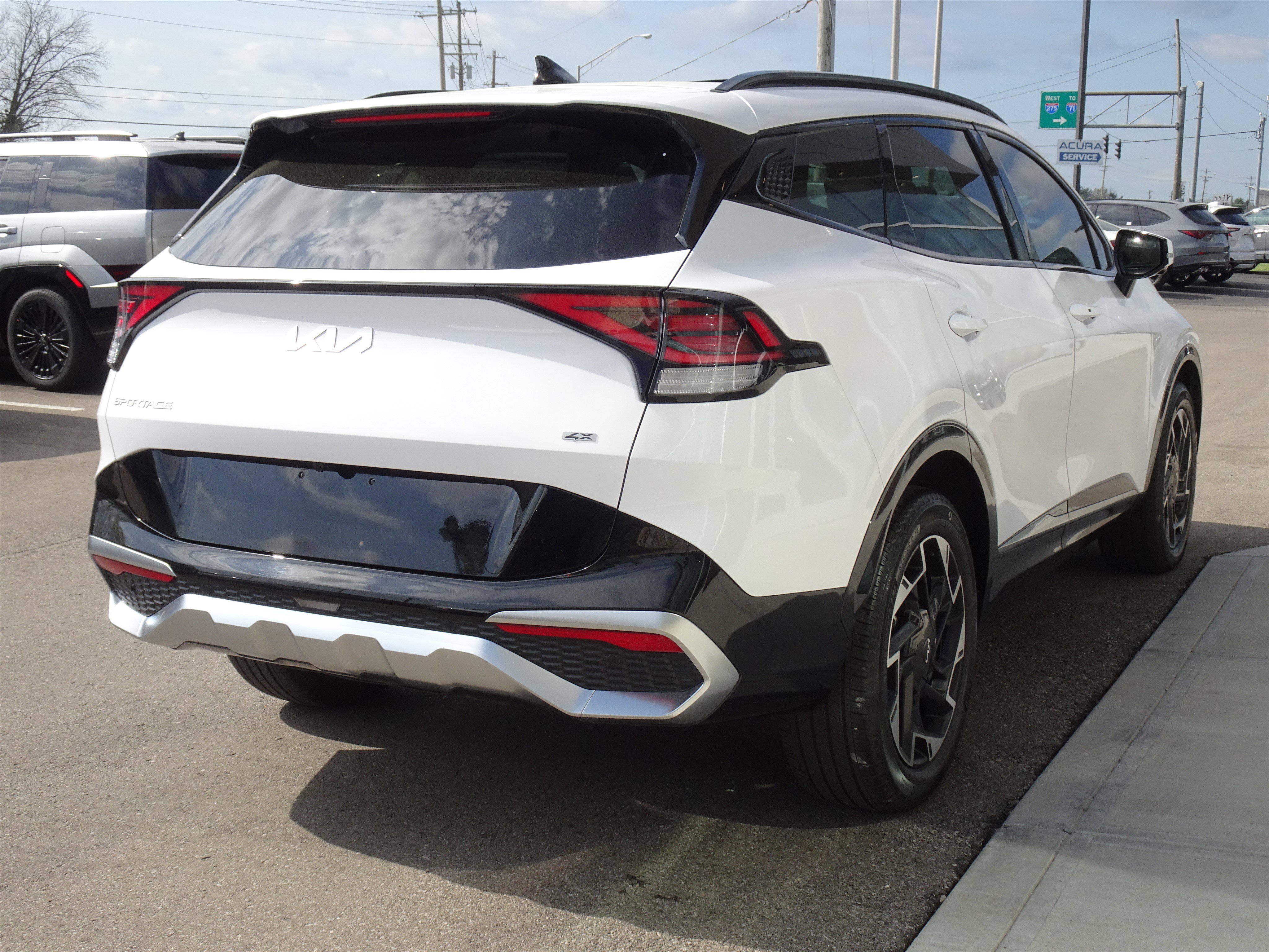 Used 2025 Kia Sportage SX image 5