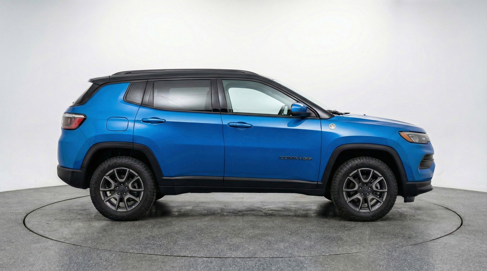 Used 2025 Jeep Compass Trailhawk image 11