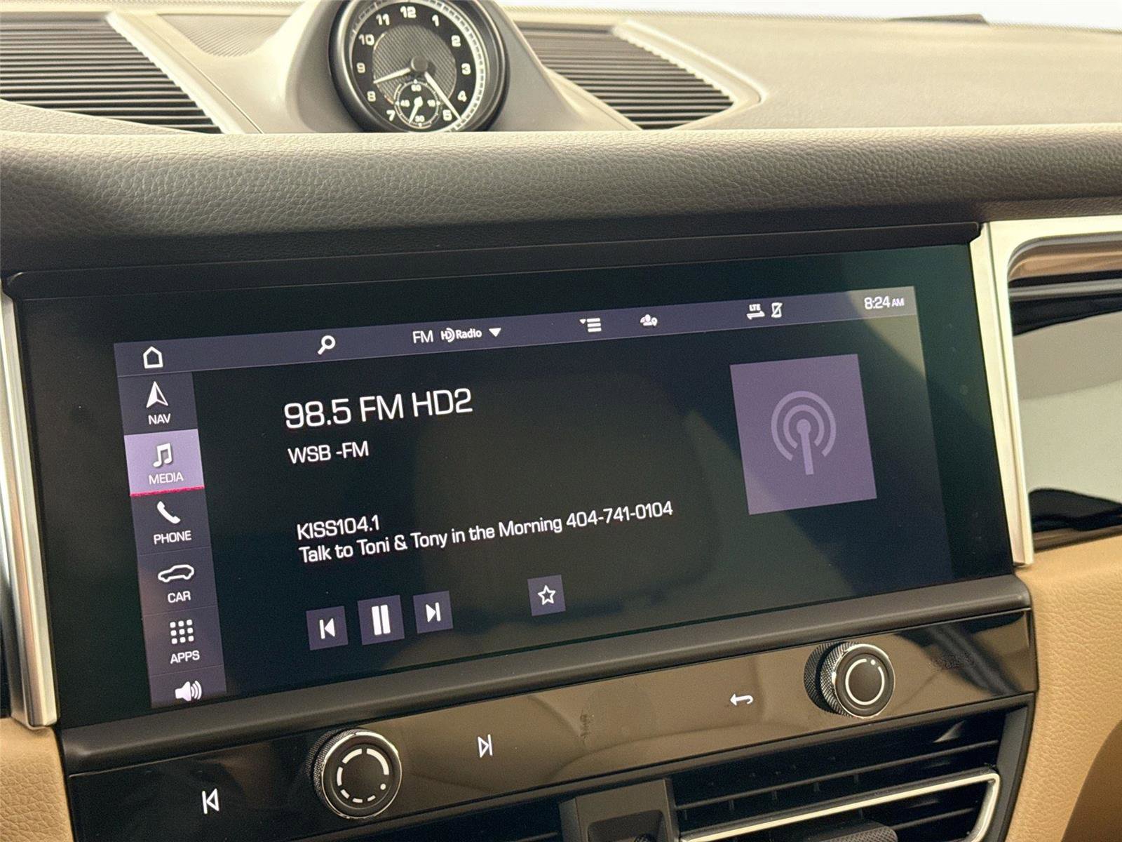 Used 2024 Porsche Macan T w/ Premium Plus Package image 22