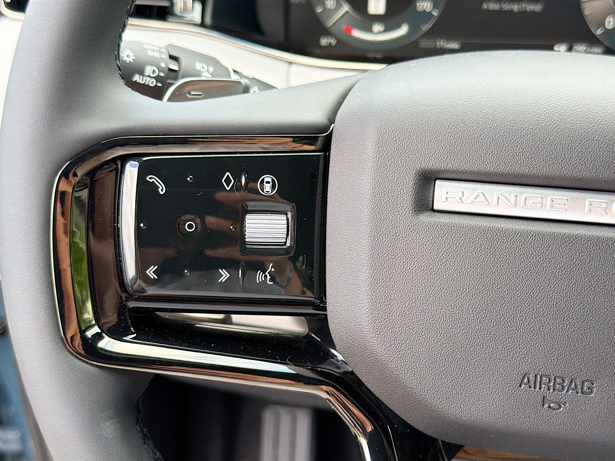New 2026 Land Rover Range Rover Evoque Dynamic SE AWD/4WD image 38
