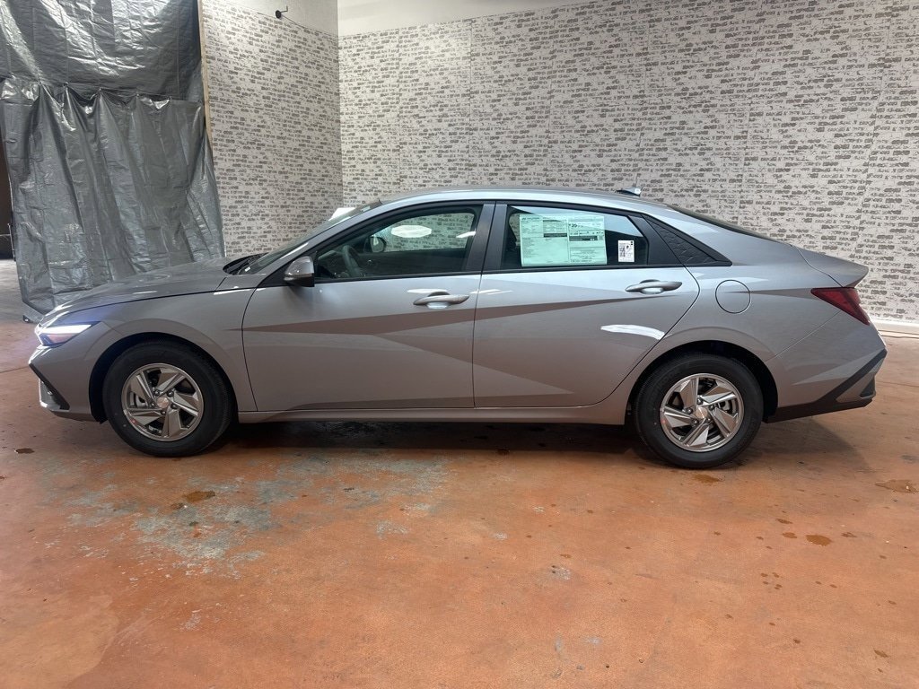 New 2026 Hyundai Elantra SE image 4