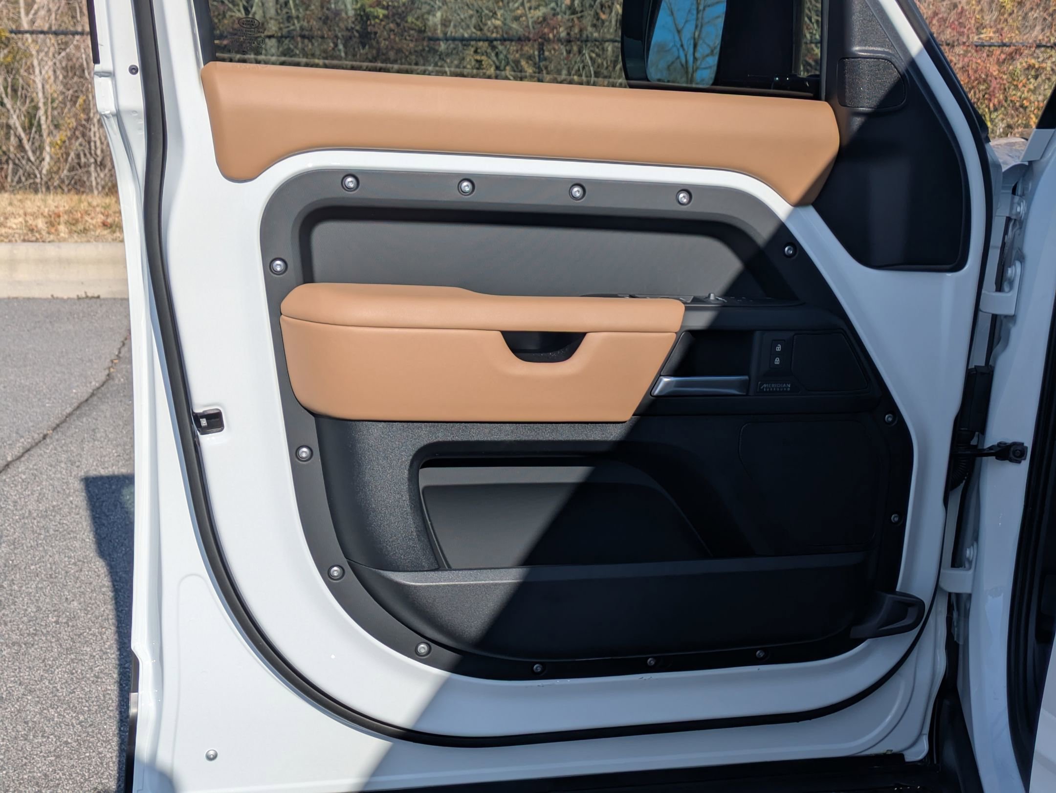 New 2026 Land Rover Defender 110 X-Dynamic SE image 21