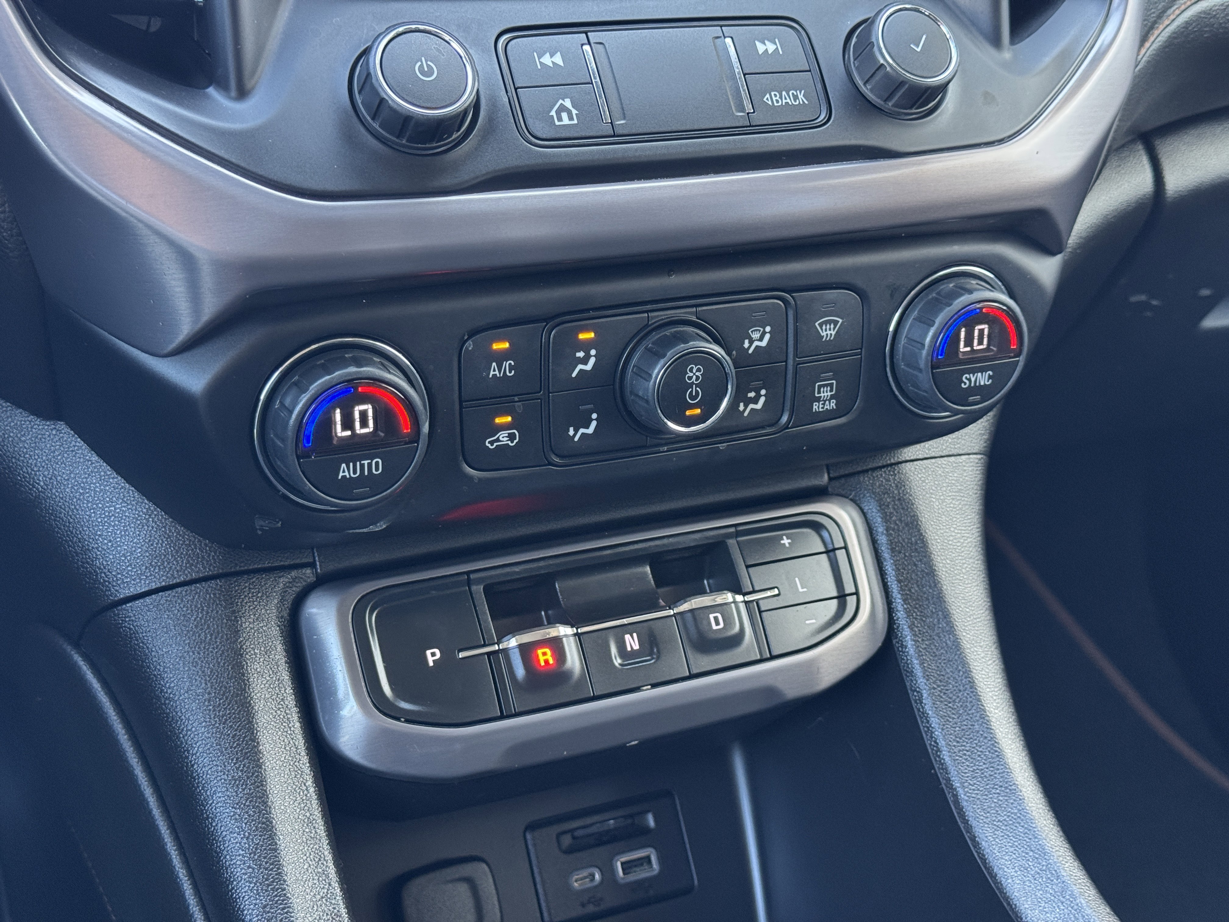 Certified 2020 GMC Acadia AT4 image 30