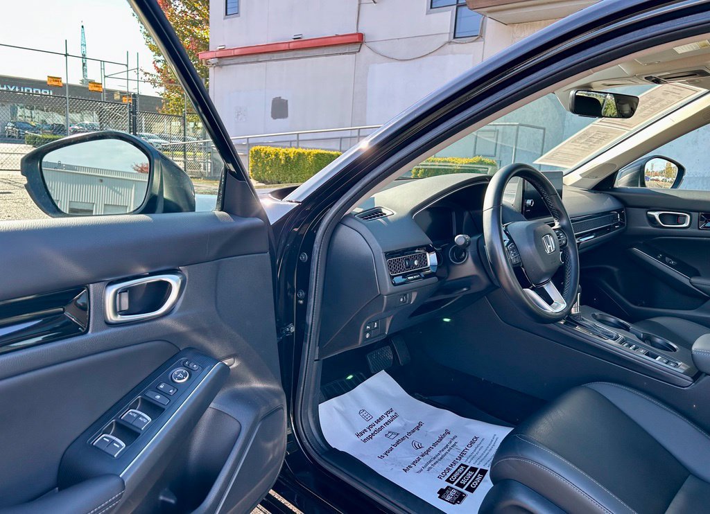 Used 2023 Honda Civic Touring image 9