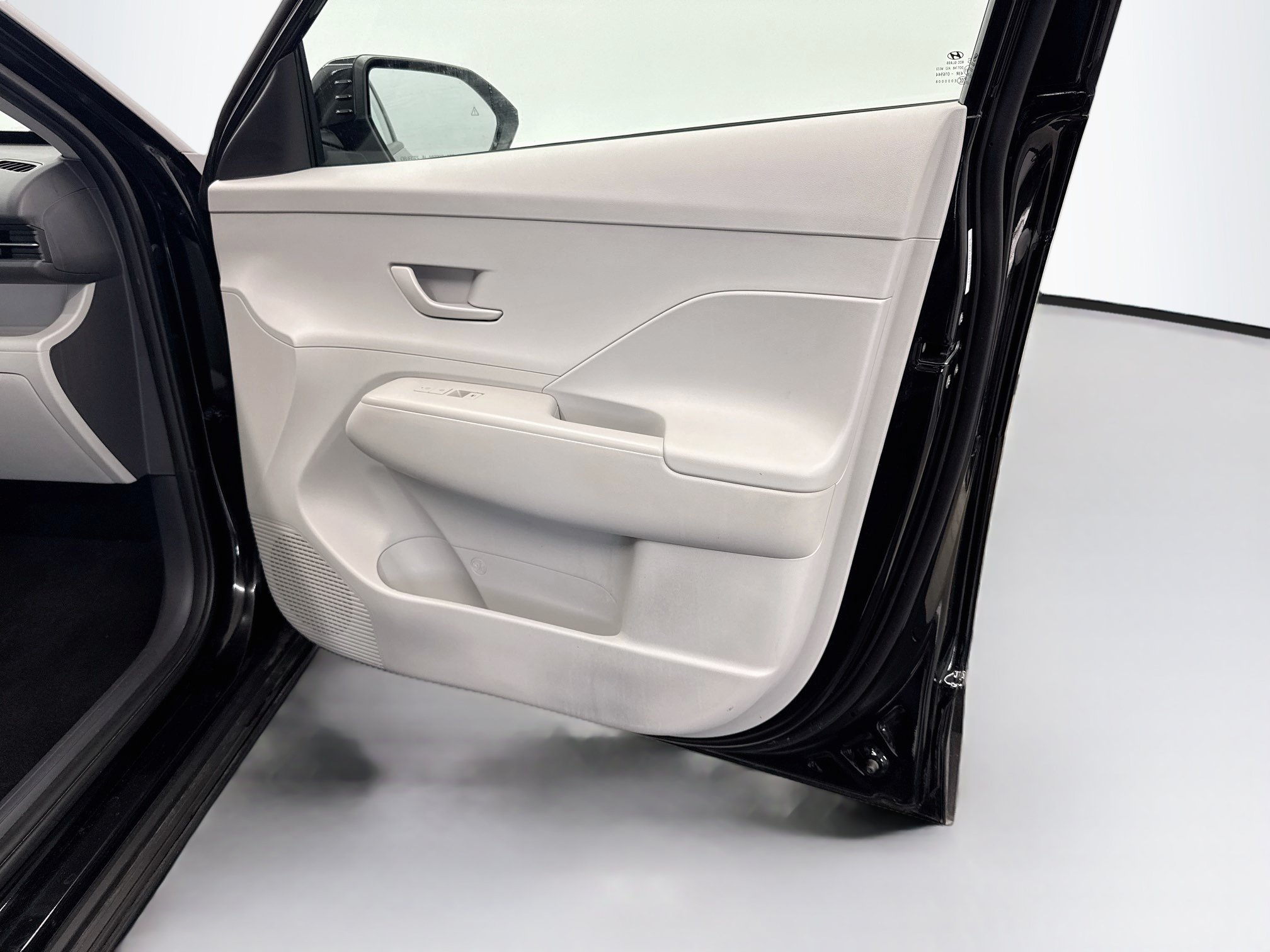 Used 2025 Hyundai Kona SEL FWD image 33