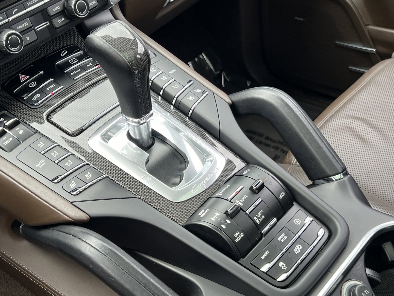 Used 2016 Porsche Cayenne Turbo S image 30