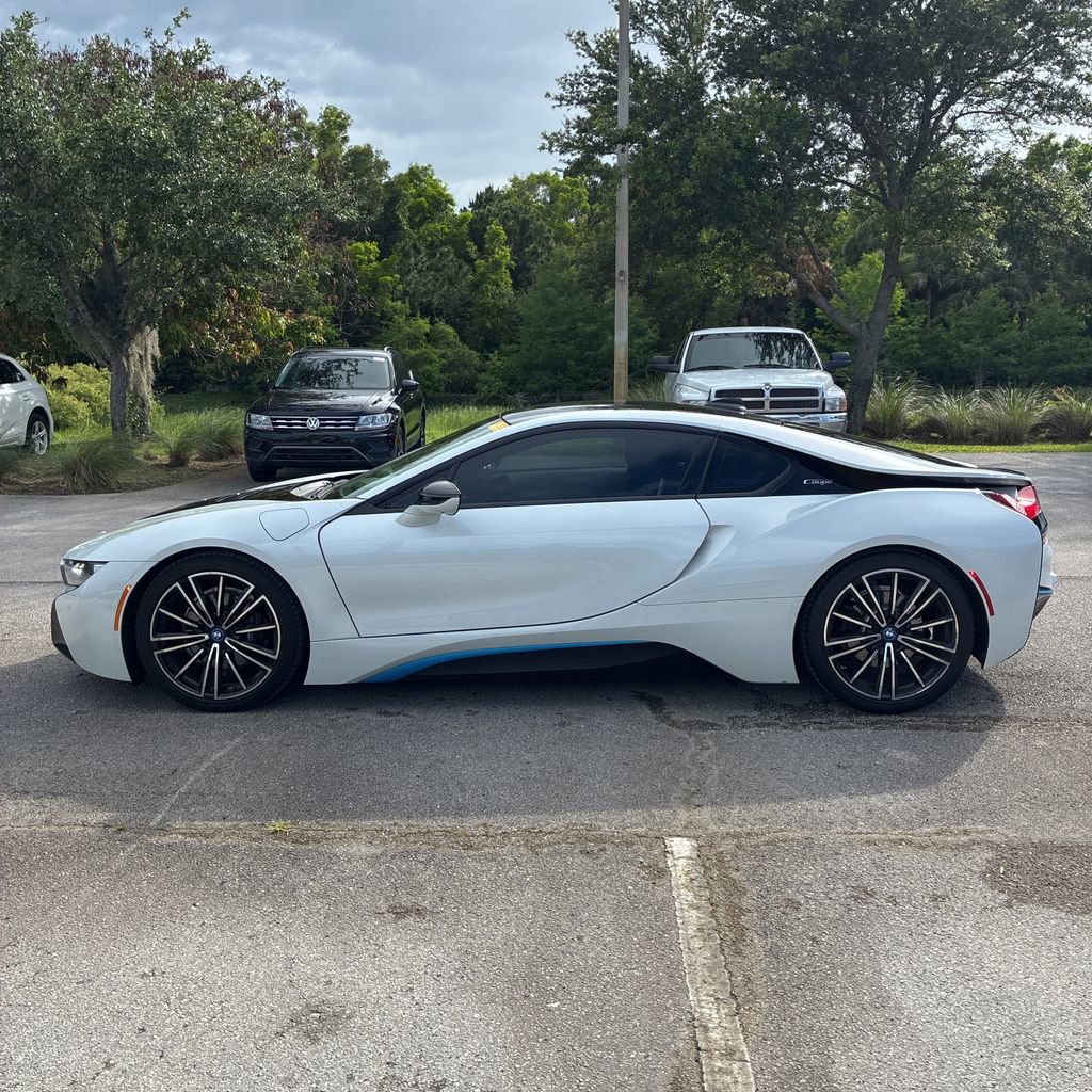 Used 2019 BMW i8 Coupe AWD/4WD image 4