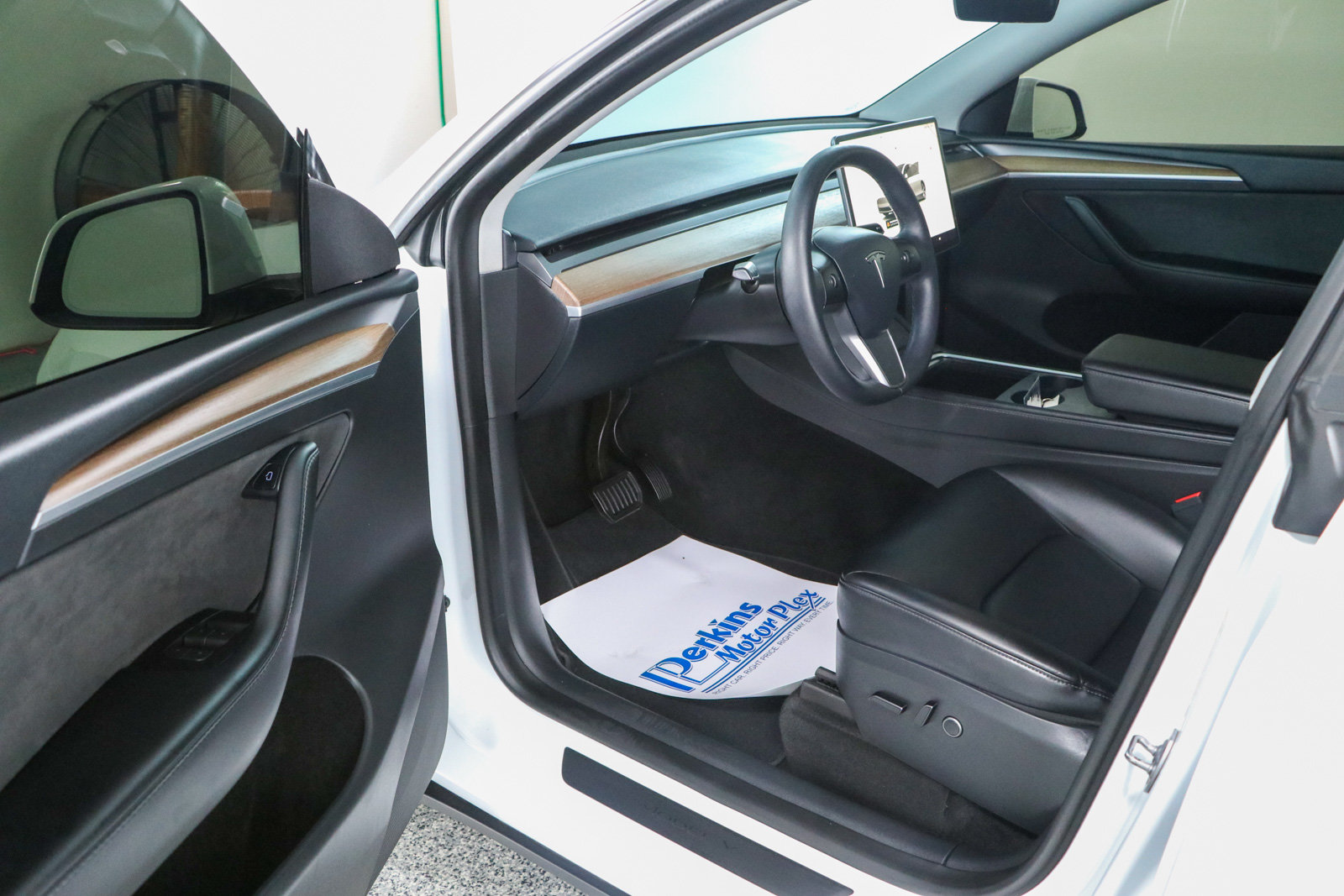 Used 2023 Tesla Model Y Long Range AWD/4WD image 3