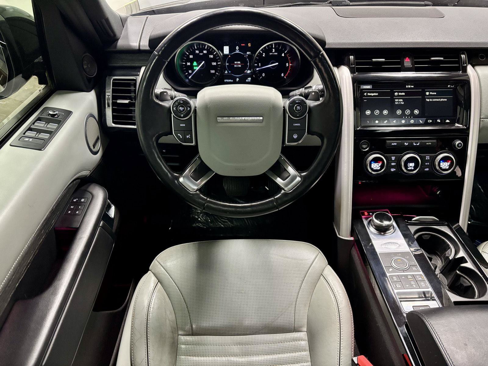 Used 2017 Land Rover Discovery HSE Luxury AWD/4WD image 2