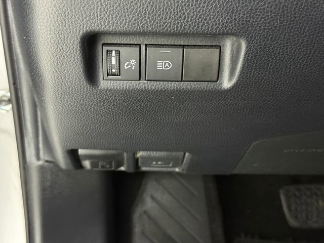 Used 2020 Toyota RAV4 LE FWD image 15
