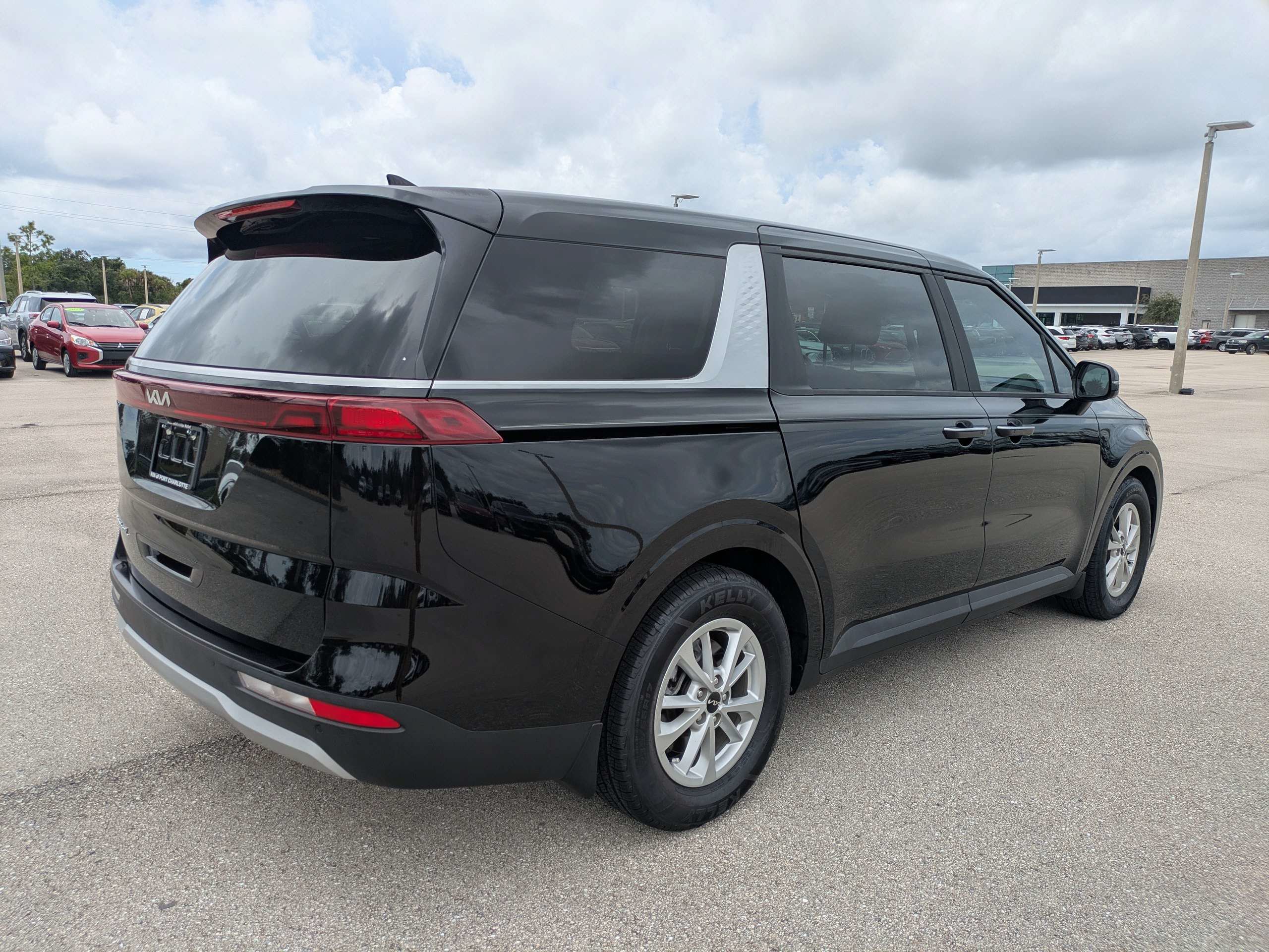 Certified 2022 Kia Carnival LX FWD image 4