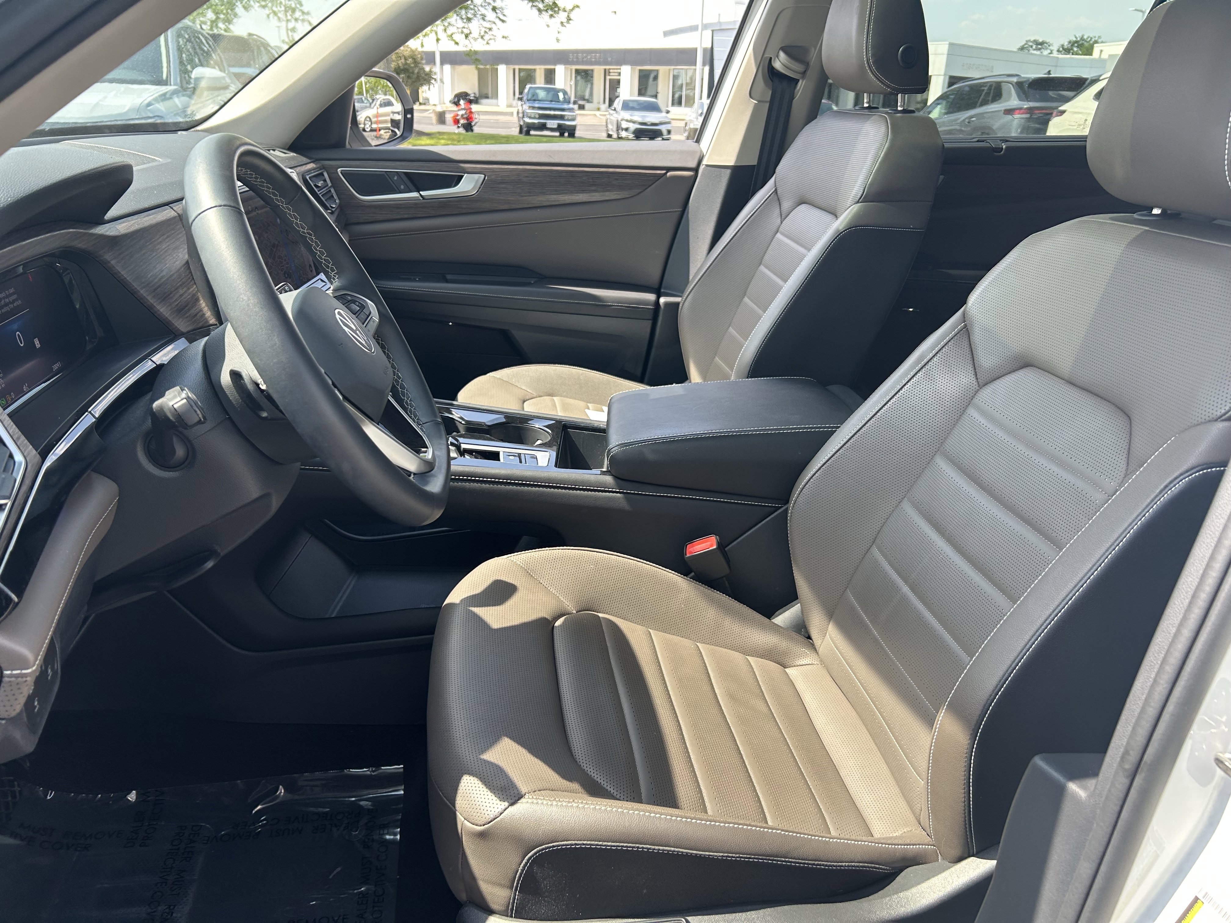 Used 2024 Volkswagen Atlas SEL AWD/4WD image 23