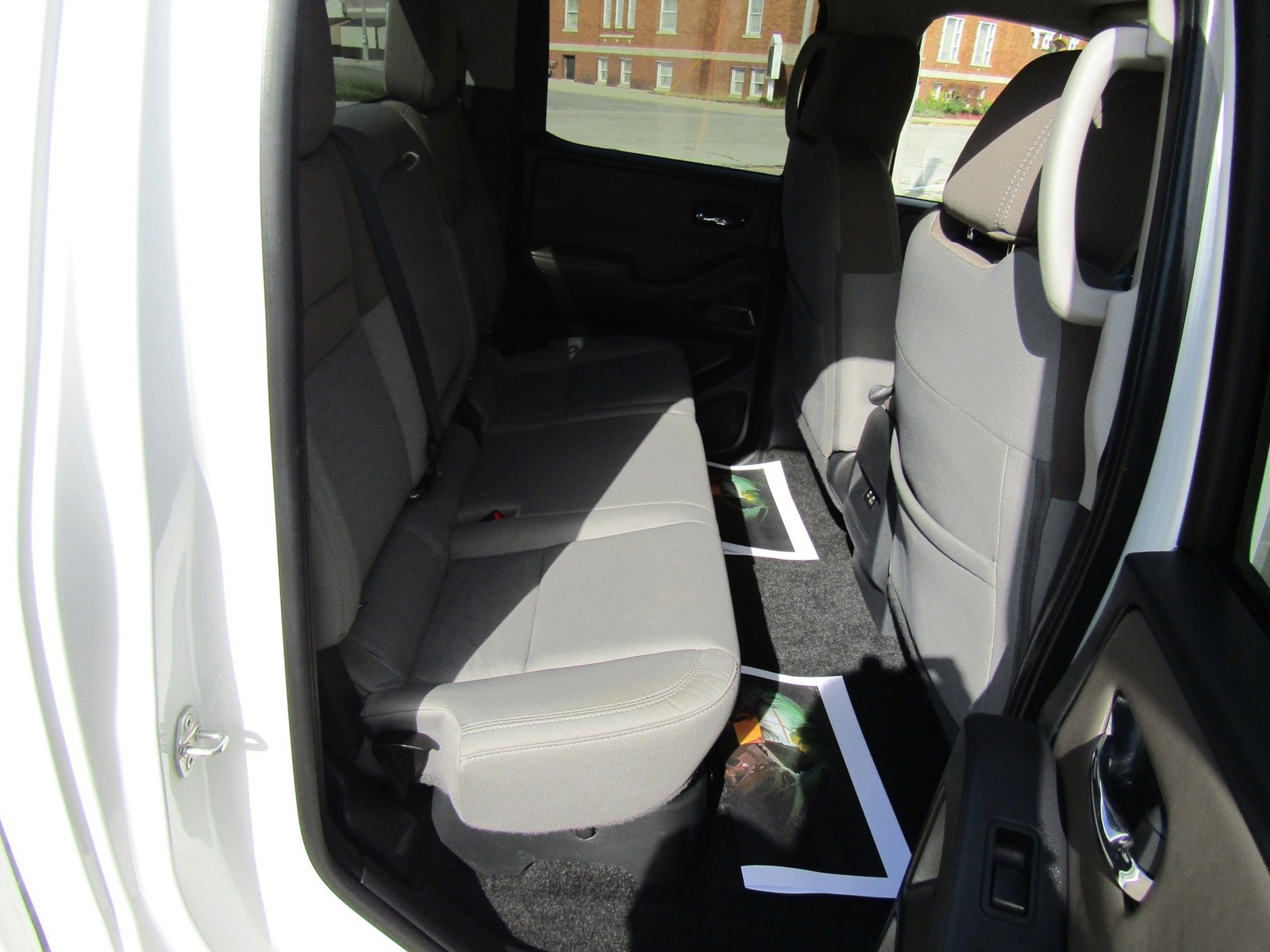 Used 2022 Nissan Frontier SV w/ Technology Package image 16