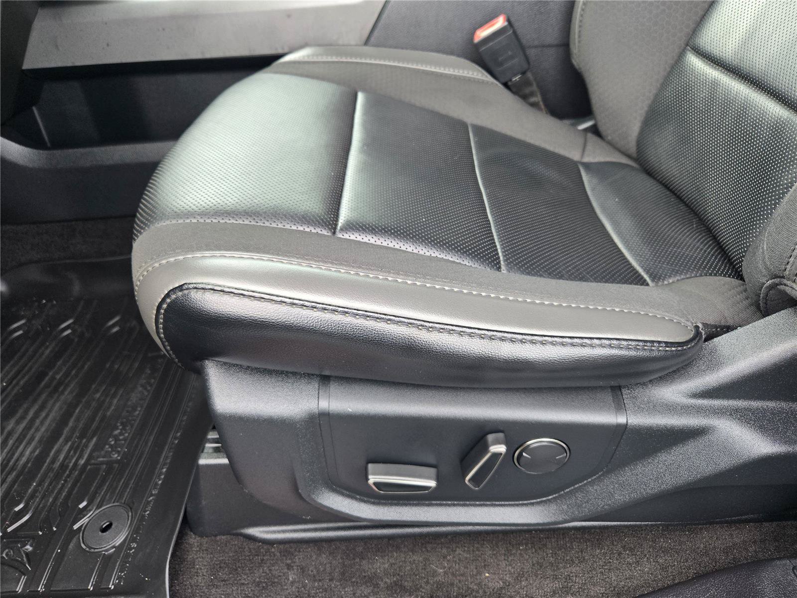 Used 2019 Ford F150 Raptor w/ Equipment Group 802A Luxury AWD/4WD image 21