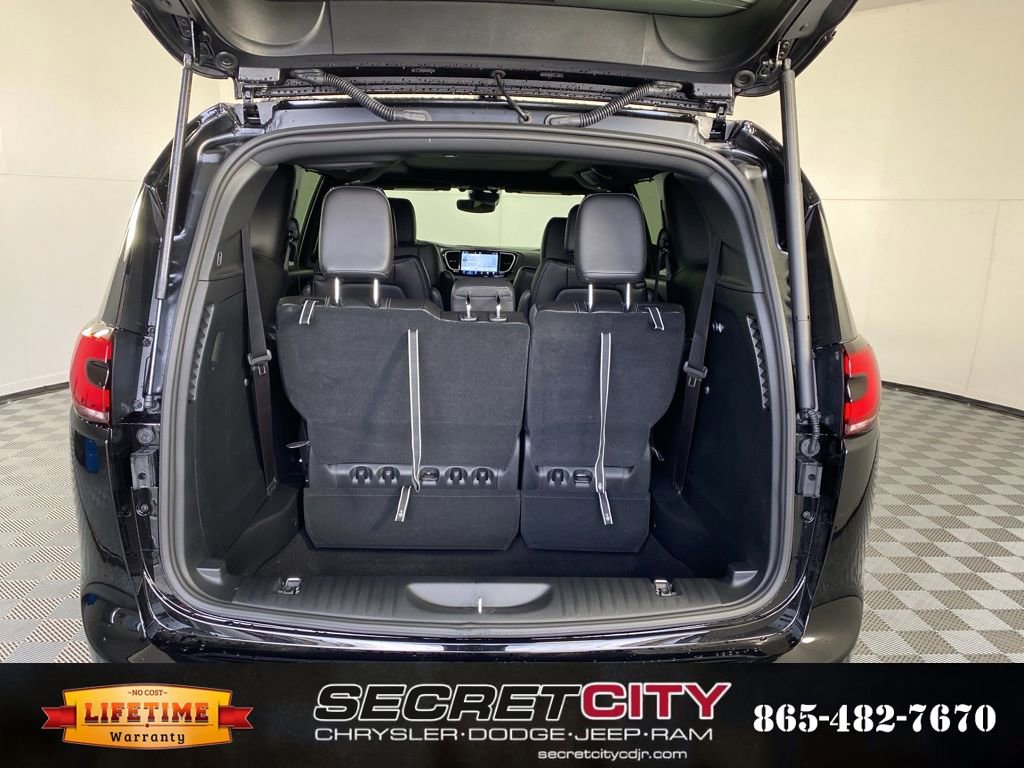 New 2026 Chrysler Pacifica Select w/ S Appearance Package image 35