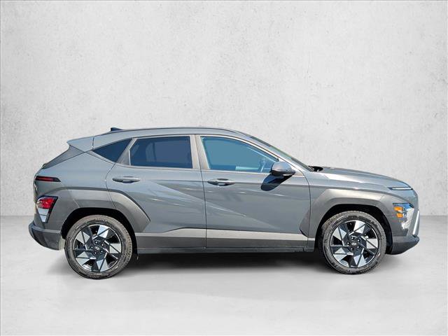 Used 2025 Hyundai Kona SEL FWD image 4