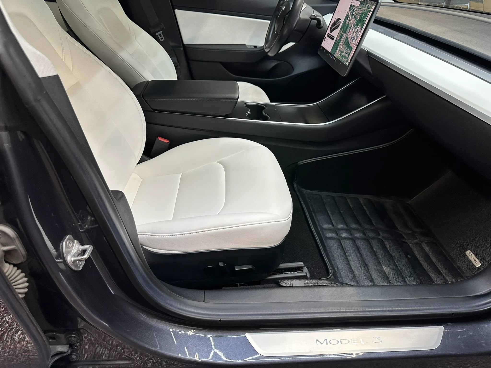 Used 2018 Tesla Model 3 Long Range AWD/4WD image 32
