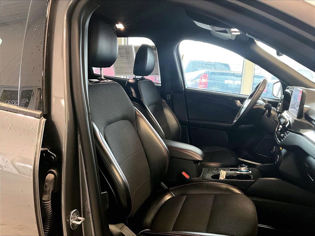Used 2025 Ford Escape ST-Line image 11