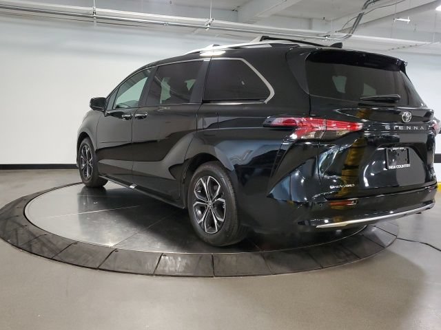 Used 2026 Toyota Sienna Platinum AWD/4WD image 7