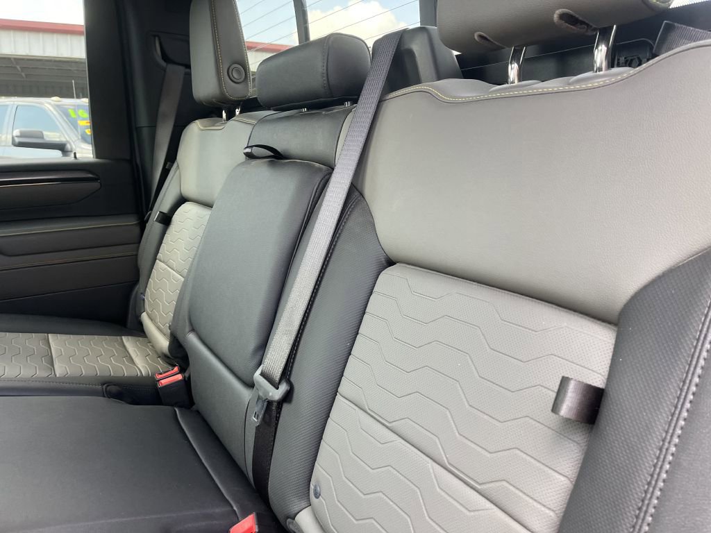 Used 2024 Chevrolet Silverado 2500 ZR2 w/ Technology Package image 18