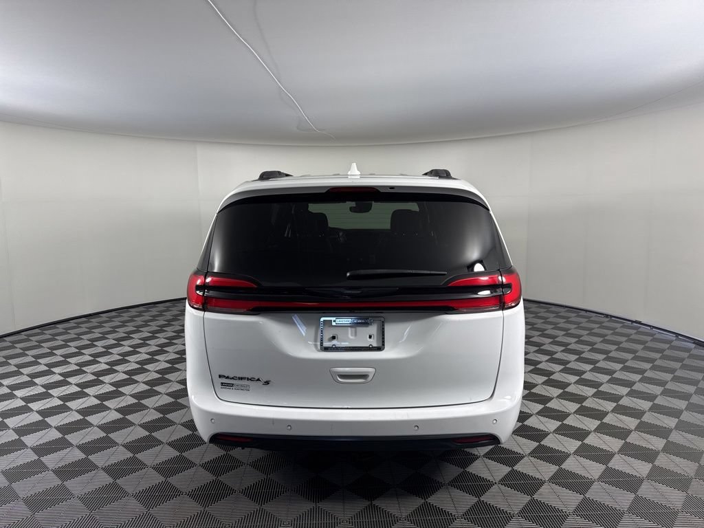 Used 2021 Chrysler Pacifica Touring w/ S Appearance Package FWD image 4