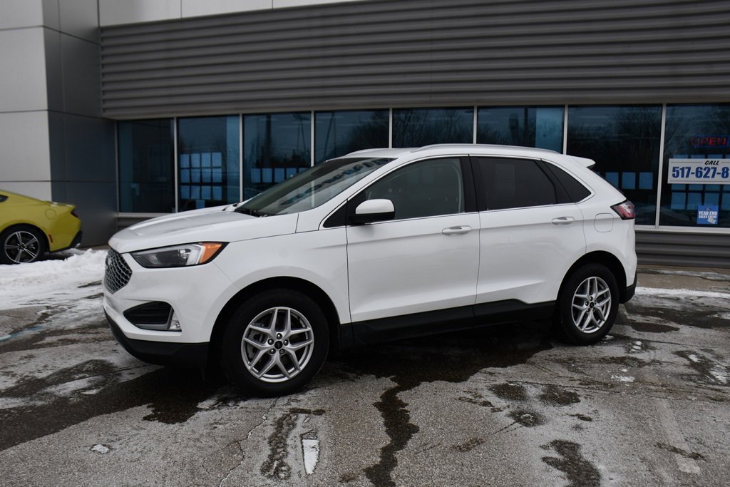 Used 2024 Ford Edge SEL w/ Convenience Package image 2