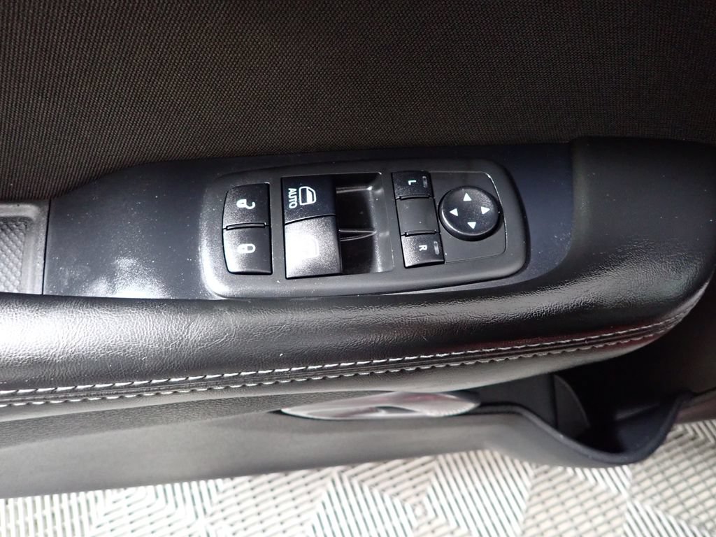Used 2017 Dodge Challenger R/T RWD image 18
