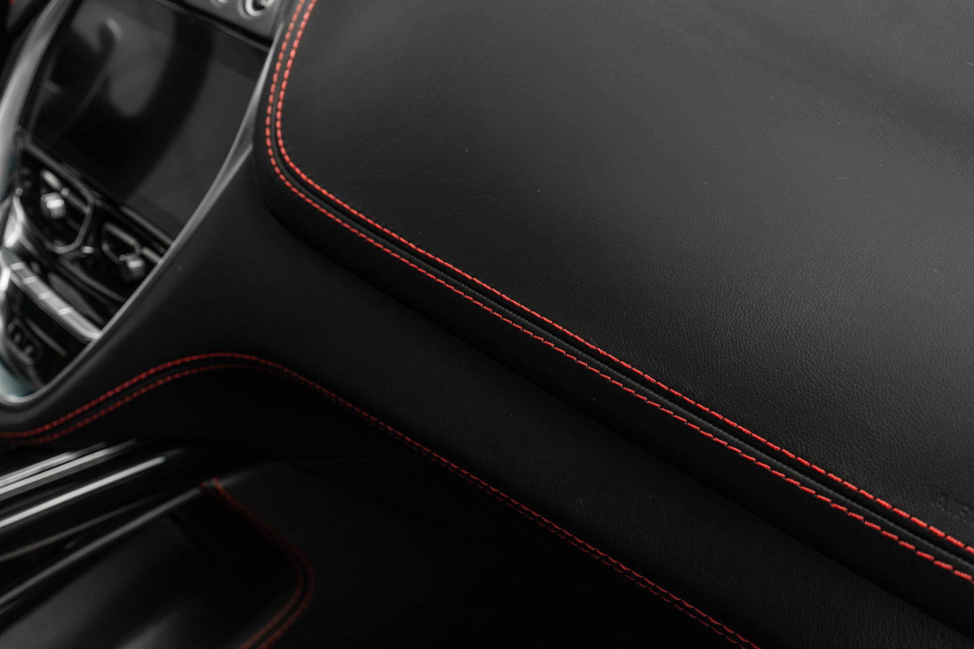 Used 2021 Aston Martin DBX image 29