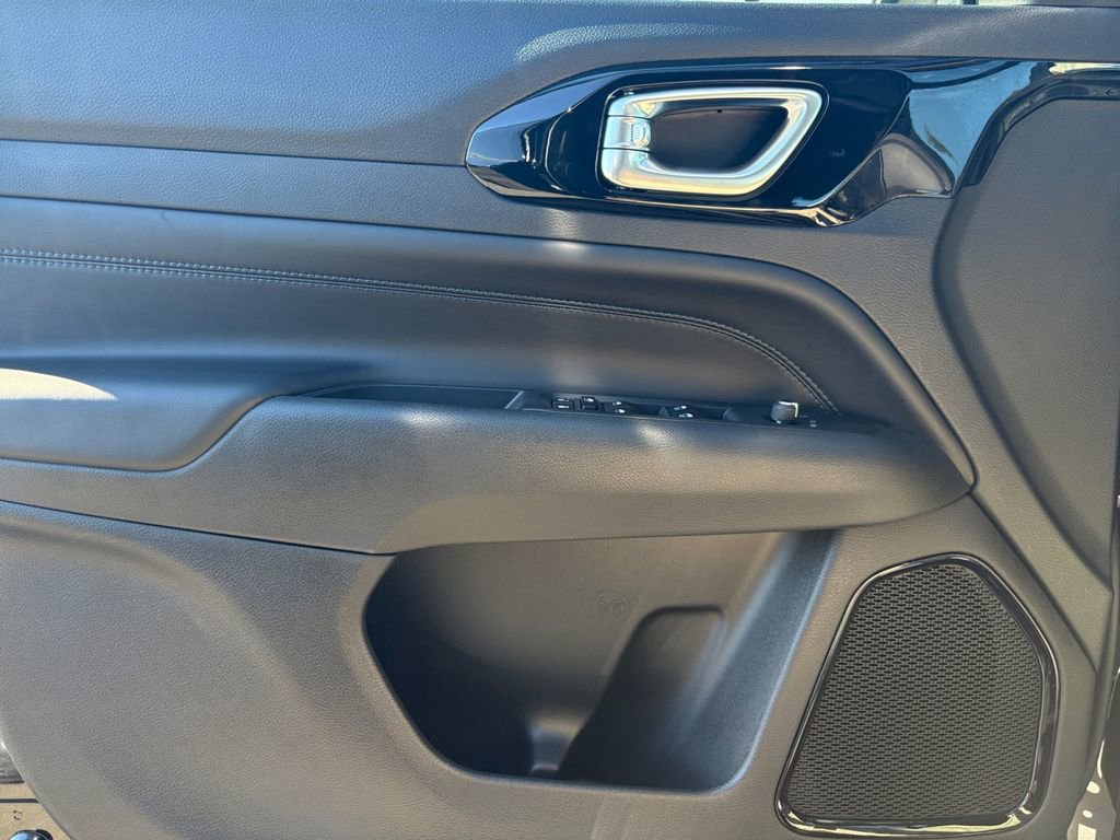 New 2026 Jeep Compass Latitude image 11