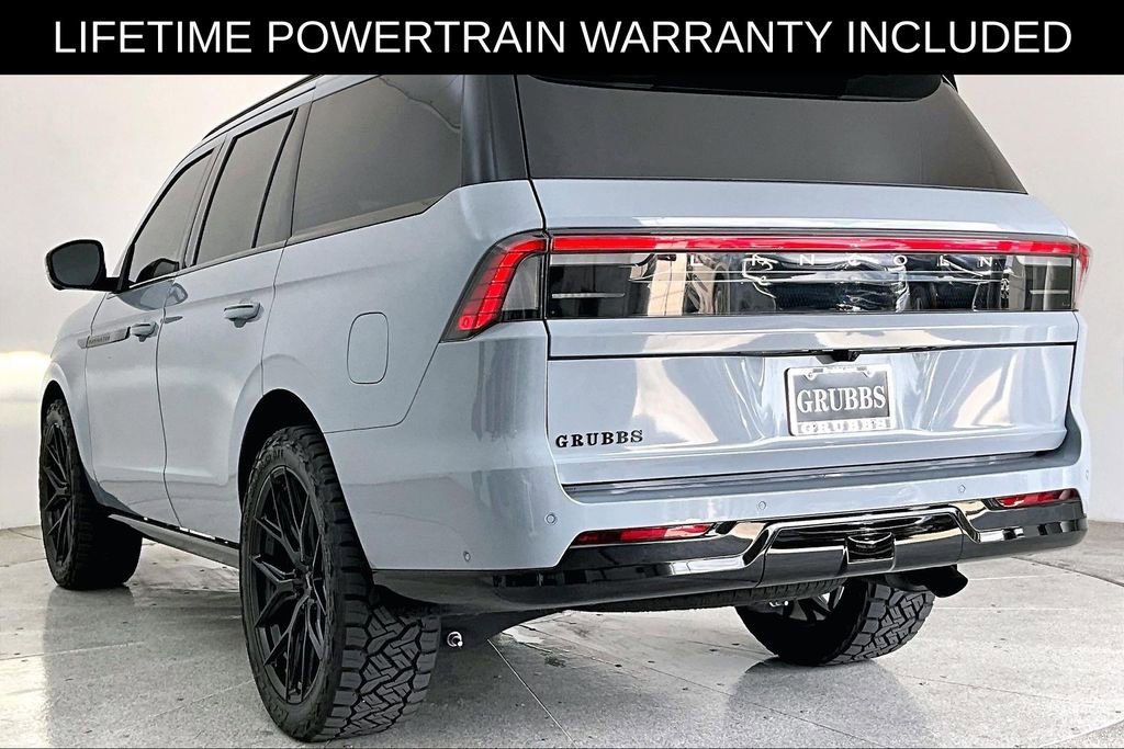 Used 2025 Lincoln Navigator Reserve w/ Jet Appearance Package image 16