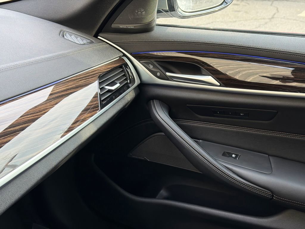 Used 2023 BMW M550i xDrive w/ Executive Package image 33